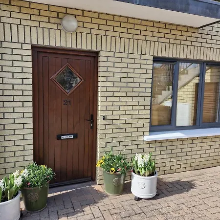 Stylish Ground Floor One Bedroom Townhouse *