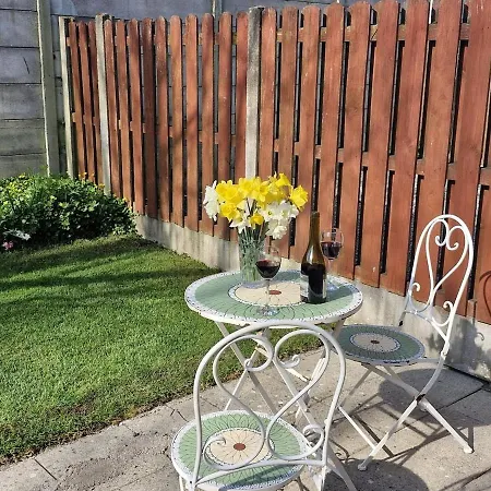 Stylish Ground Floor One Bedroom Townhouse *